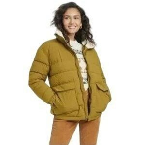 Universal Thread NWOT Olive Puff Jacket